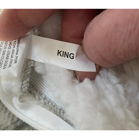 UGG King Plaid Pillowcase Sham Tan Gray Plush Sherpa Faux Fur Zipper Closure - Picture 9 of 13